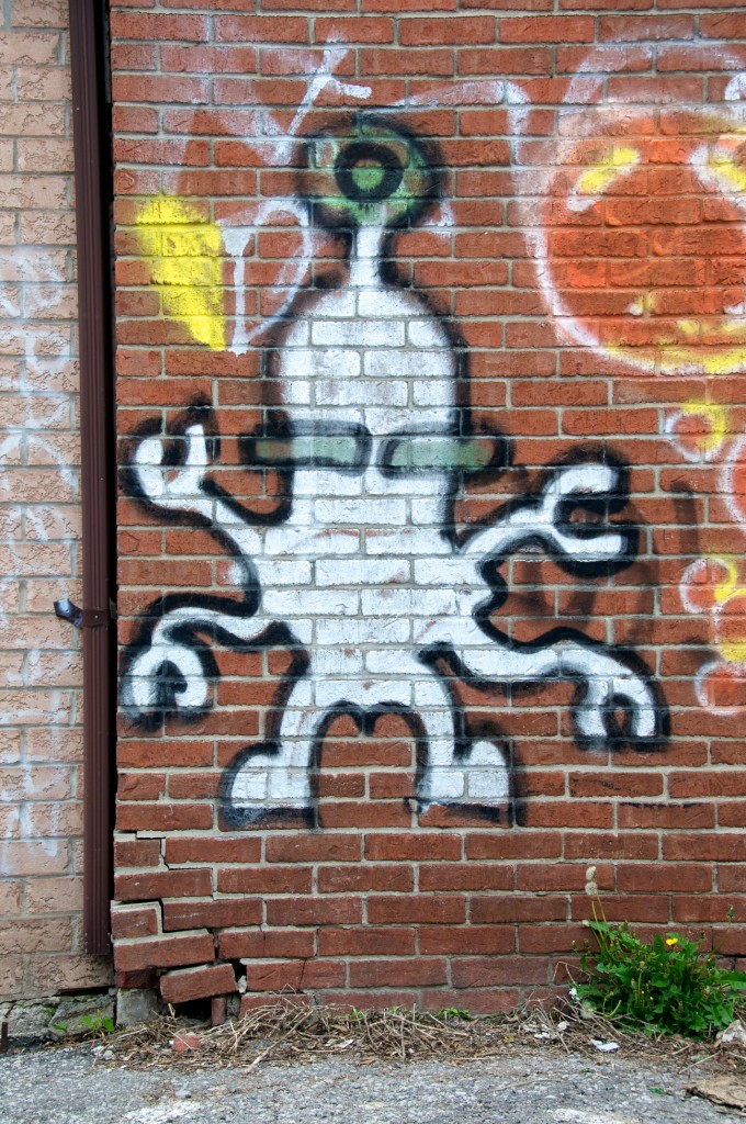 Alien in alley behind Kensington Avenue, Toronto 2011-05-25