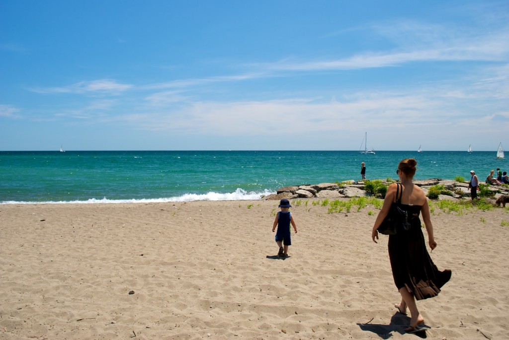 Mother and child at Woodbine Beach, Toronto 2011-06-19