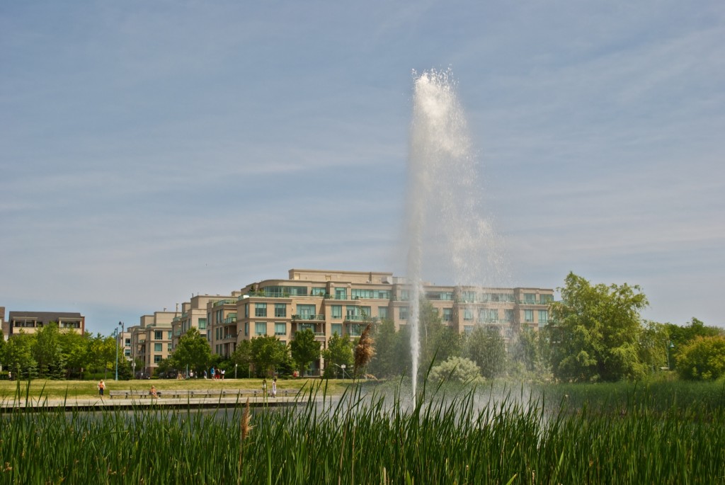 Alternative view of fountain at Woodbine Park, Toronto 2011-06-20