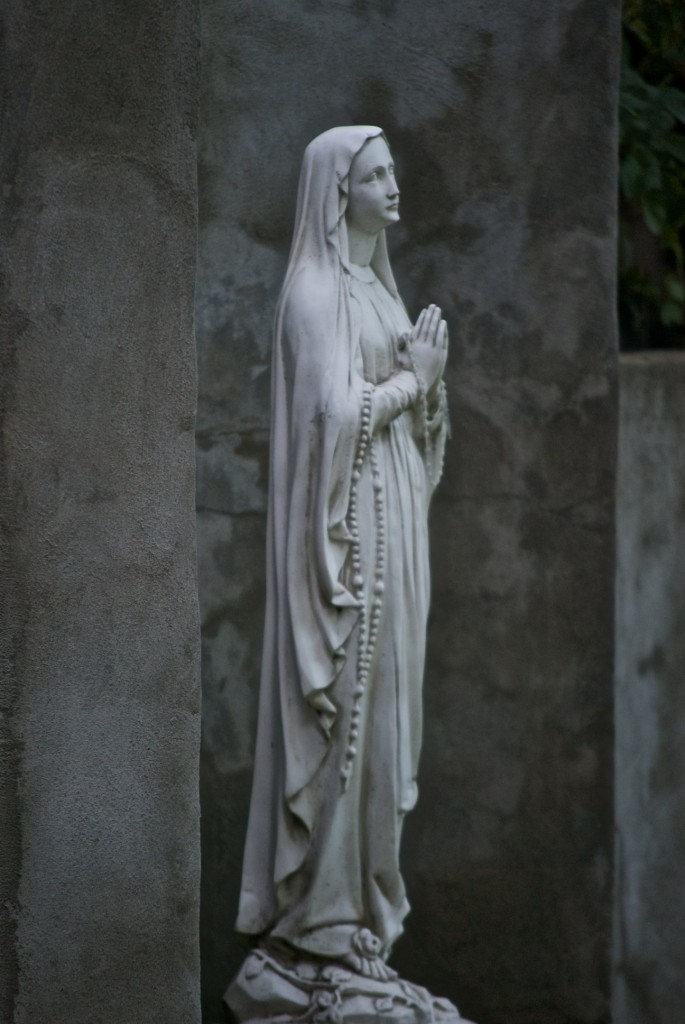 Virgin Mary on Augusta Avenue, Toronto 2011-10-04