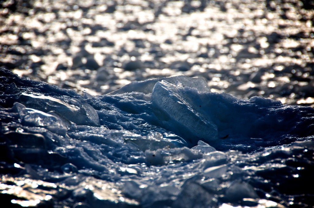 Chunks of ice by the lake, Dorval 2012-01-02