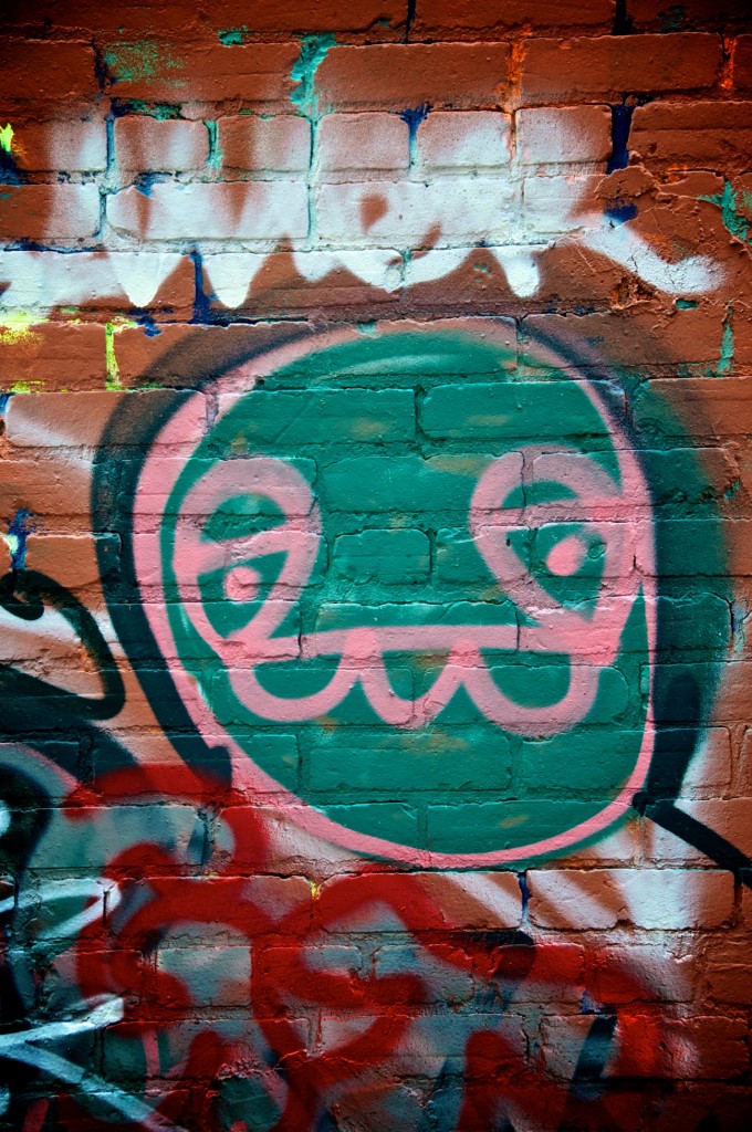 Green rounded face in alley behind Queen Street West, Toronto 2011-05-26