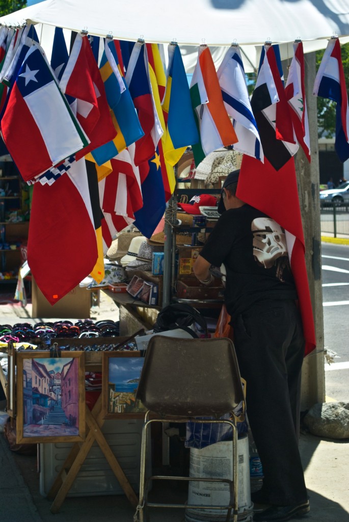 Street vendor of flags in Viña del Mar, Chile 2012-01-07