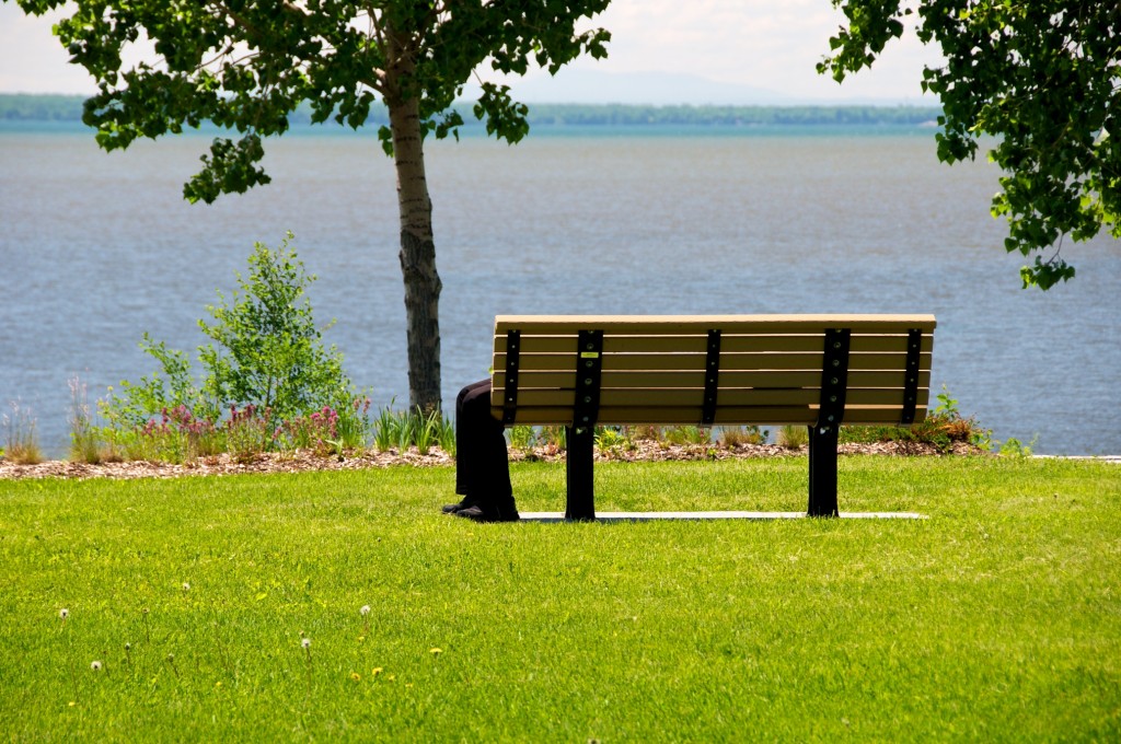 A pair of legs by a bench in Dorval 2012-06-05