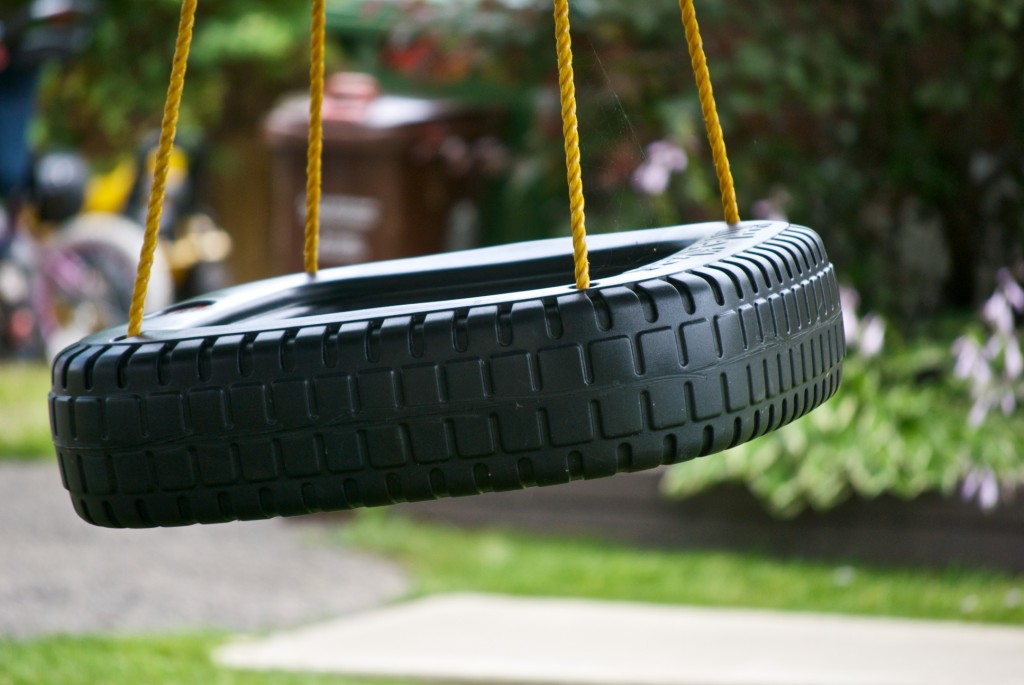 Swing made of a tire, Dorval 