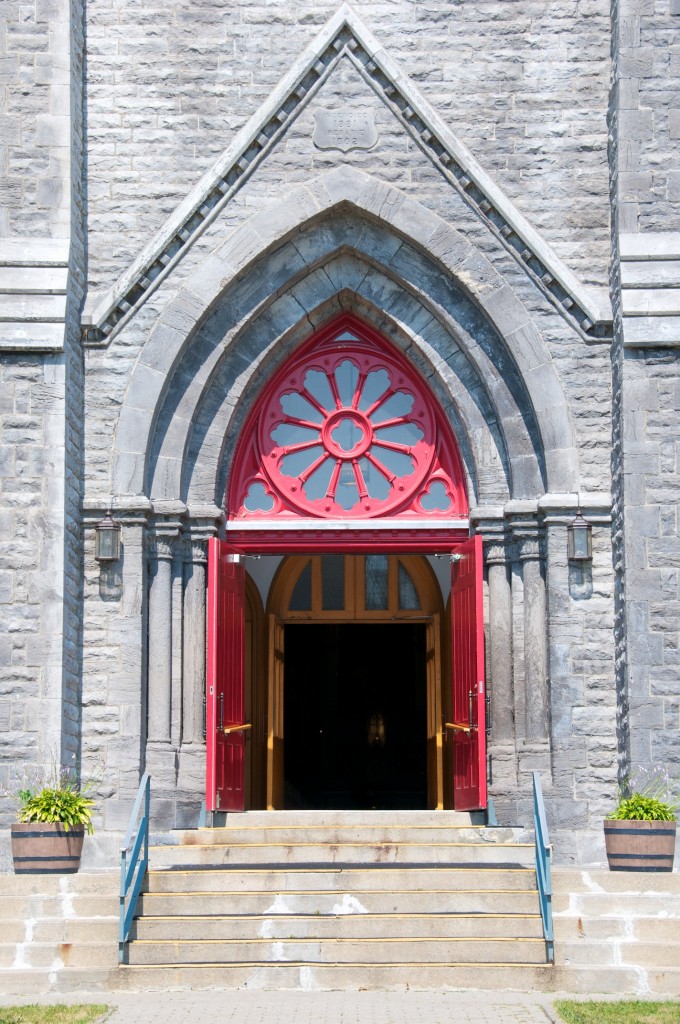 Front doors to the Église Saint-Joachin de Pointe-Claire 2012-09-06