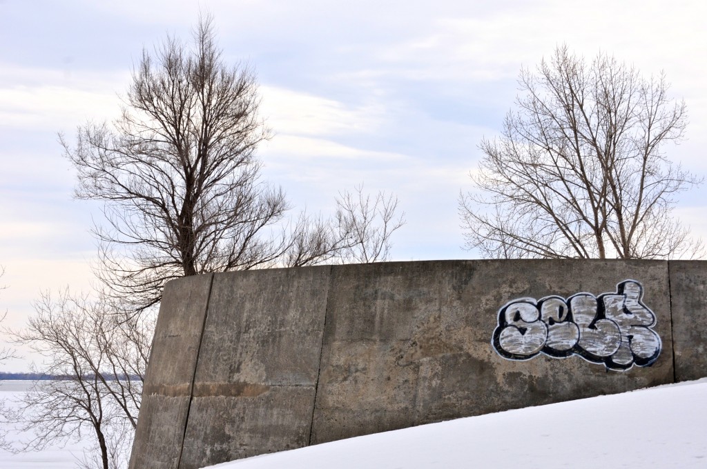 Goodness-bending graffiti [Dorval 2013-03-10]