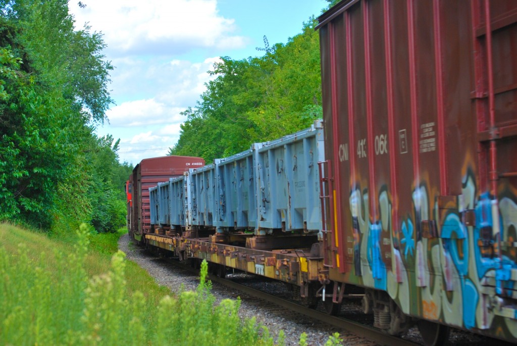 DSC_8757 - Train running through Drummondville, QC.